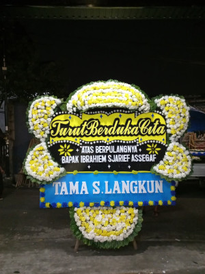 Papan Bunga Duka di Giritontro